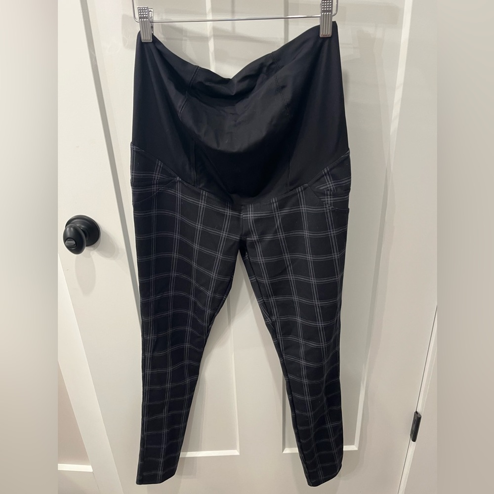ISABEL MATERNITY | Women's black plaid striped maternity pants. Size Small